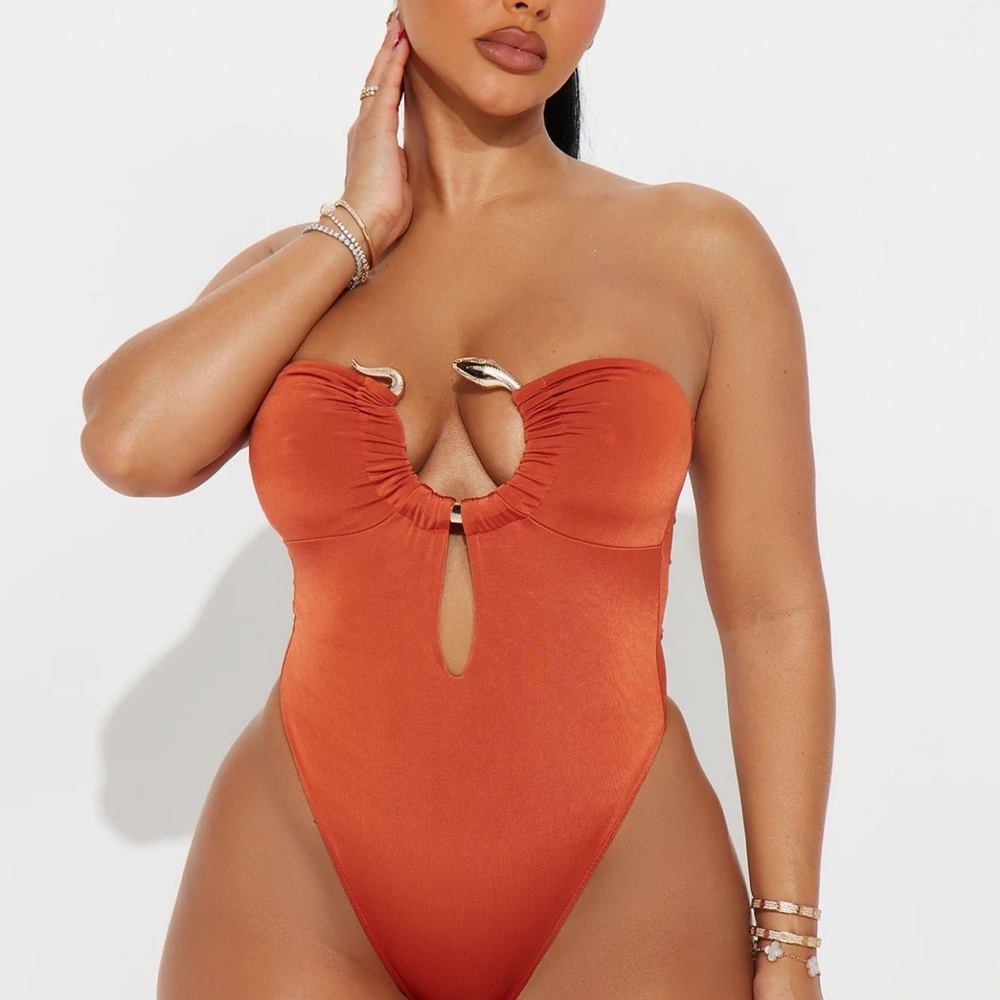 Fashion Nova Rust Strapless Bodysuit
